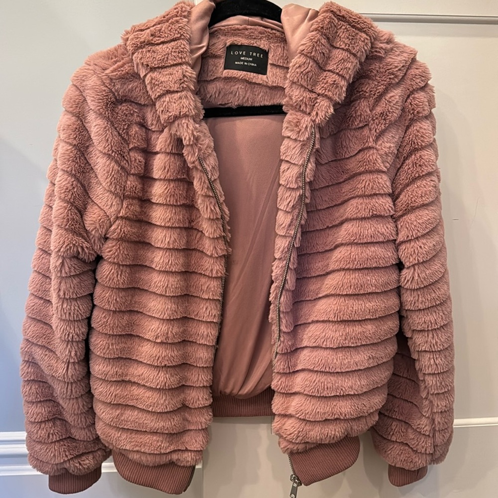 Love tree faux fur mauve jacket. Great condition!